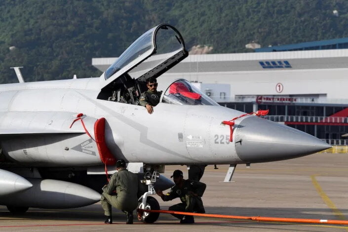 عکس  جنگنده ساخت چین و پاکستان