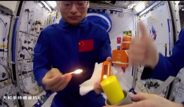 آتش‌بازی شگفت‌انگیز فضانوردان چینی در ایستگاه فضایی/ عکس