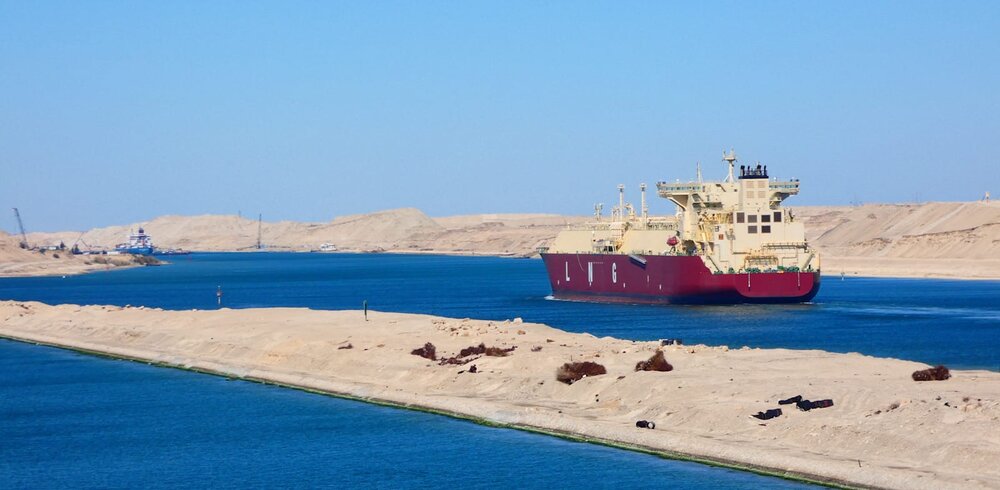 شرکت کشتیرانی یونانی تردّد از کانال سوئز را متوقف کرد