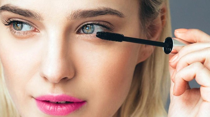 Complications of using outdated mascara