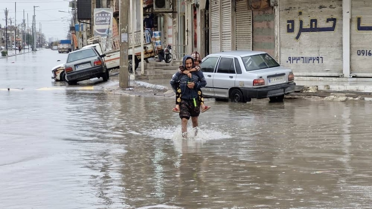 آب‌گرفتگی شدید در خیابان‌های اهواز؛ ادامه بارندگی تا امشب