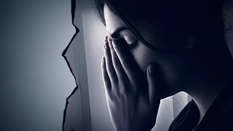 جرم کتک زدن زن نامحرم چیست؟ | مجازات و حکم شرعی